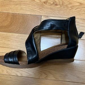 Women’s Miz-Mooz Monarch wedge sandal size 8. NIB